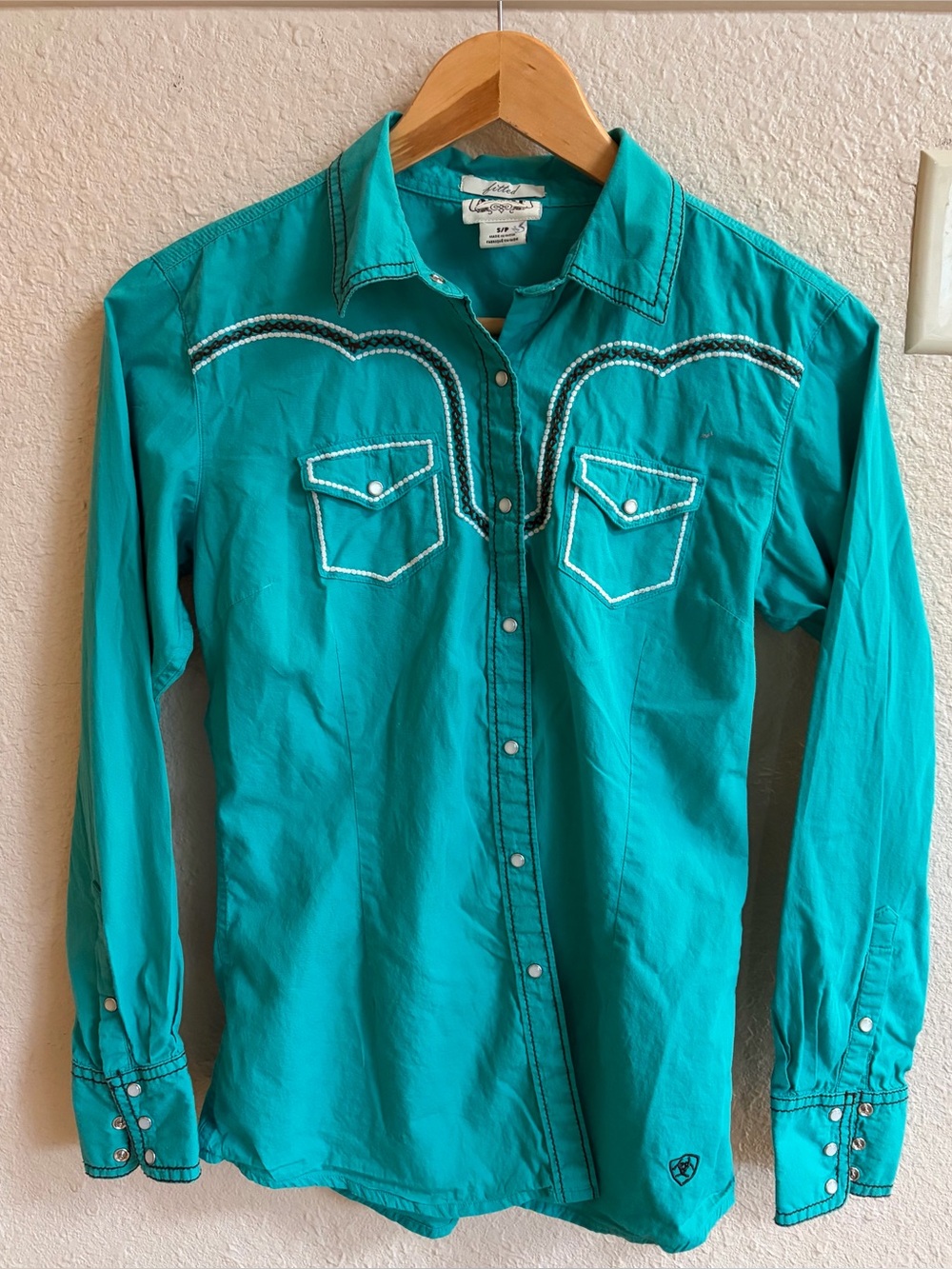 ARIAT Turquoise Western Embroidered cross Pearl Snap Shirt size S/P fitted